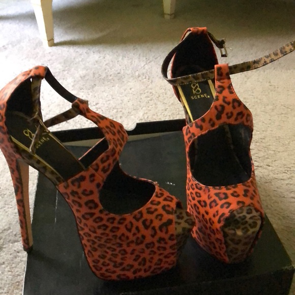 Peep toed pumps - Picture 4 of 4